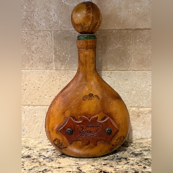 Venezia Italian leather-wrapped liquor decanter or bottle - Vintage - Picture 1 of 5